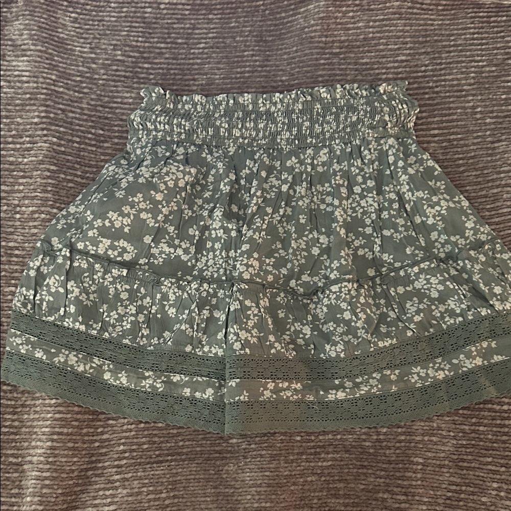 Altar'd State Floral Gray Skorts